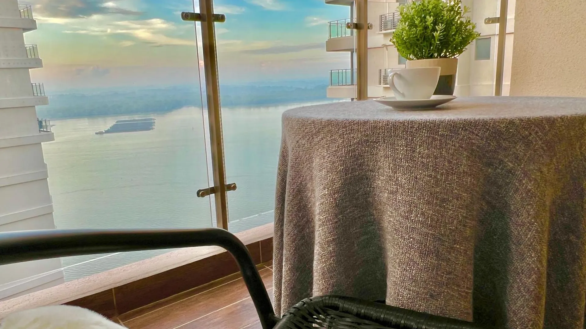 Country Garden Danga Bay By R9 Homestay 新山 0*,